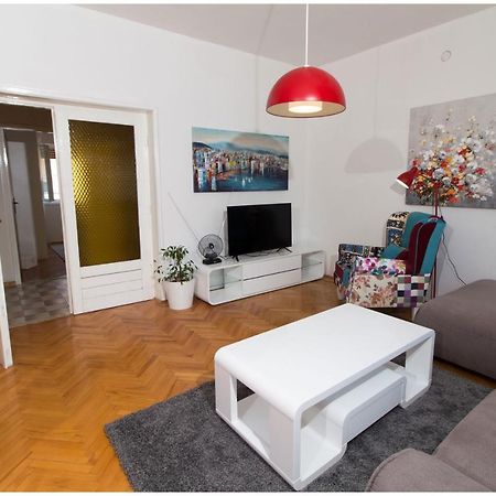 Large apartment between Split&Trogir Kaštela Buitenkant foto