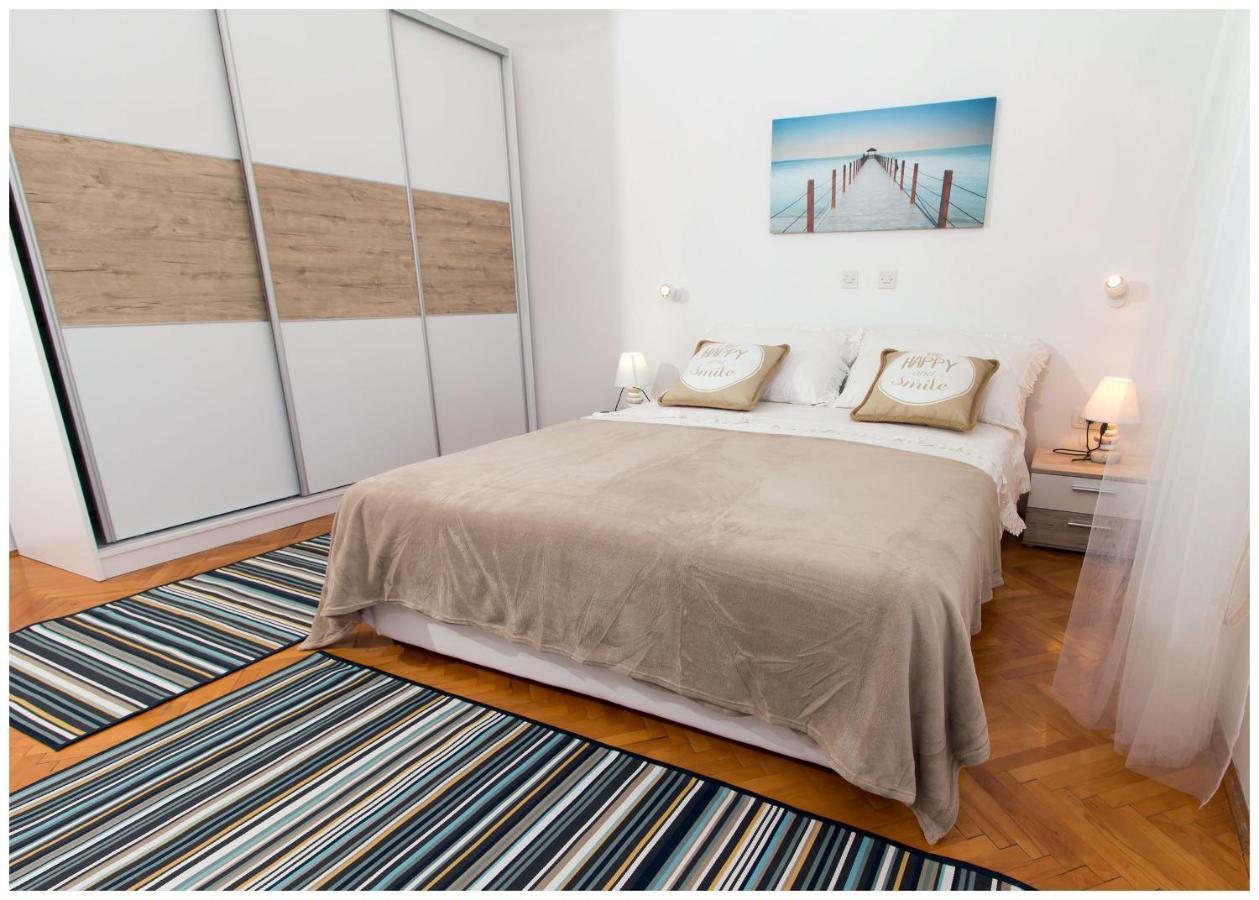 Large apartment between Split&Trogir Kaštela Buitenkant foto