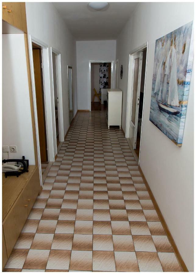 Large apartment between Split&Trogir Kaštela Buitenkant foto