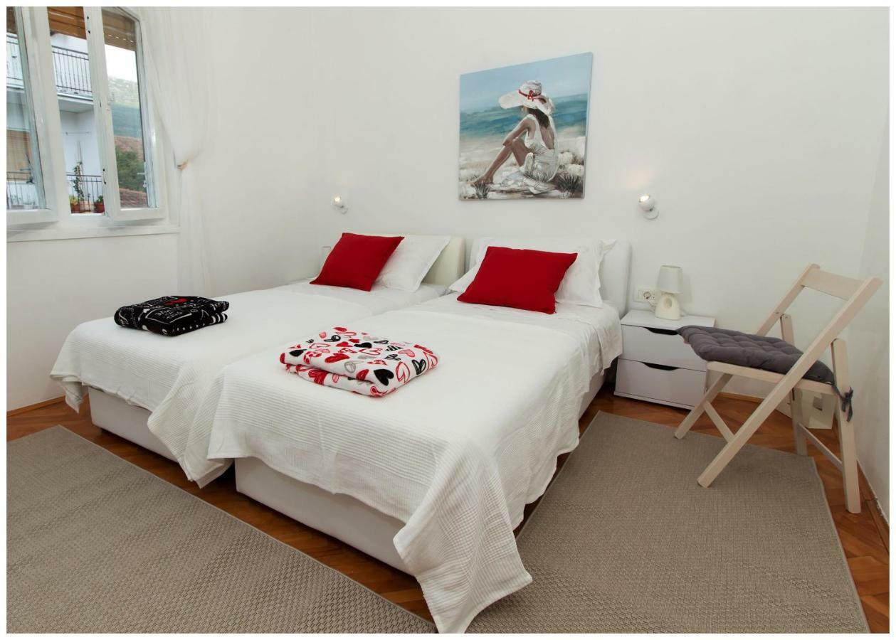 Large apartment between Split&Trogir Kaštela Buitenkant foto