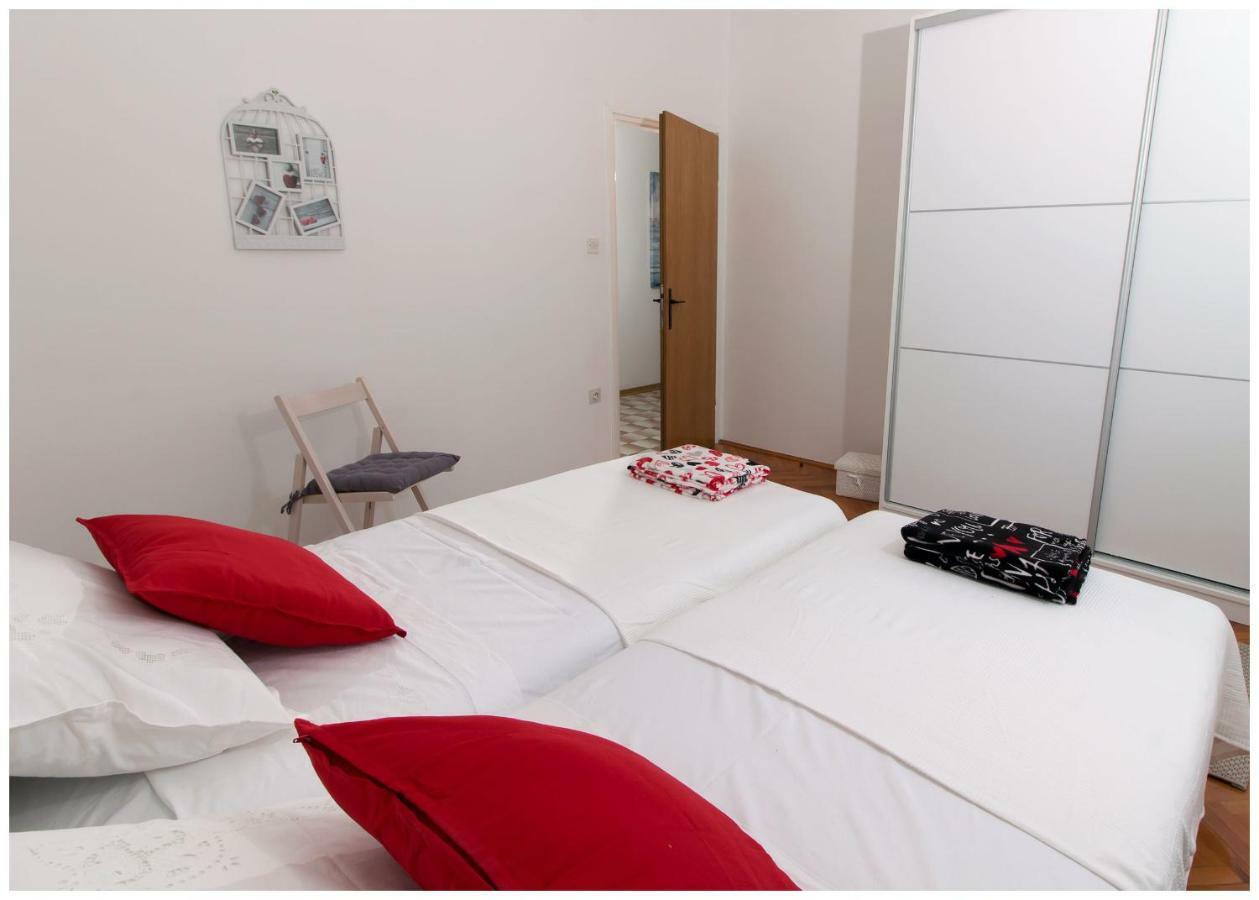 Large apartment between Split&Trogir Kaštela Buitenkant foto