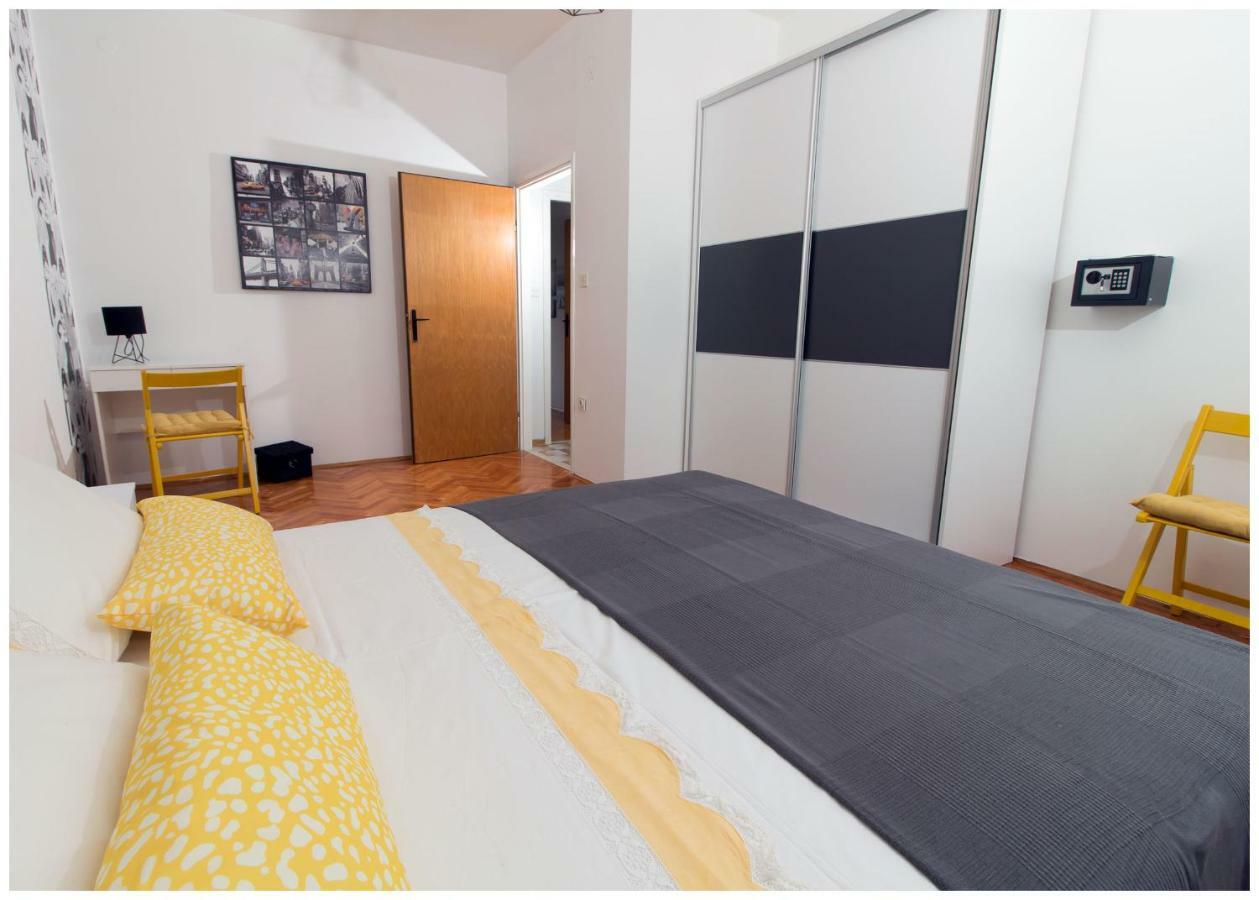 Large apartment between Split&Trogir Kaštela Buitenkant foto