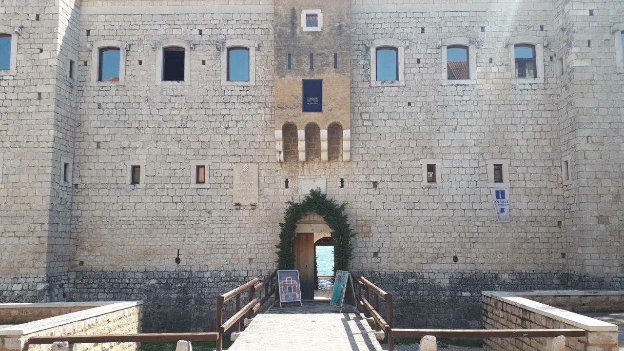 Large apartment between Split&Trogir Kaštela Buitenkant foto